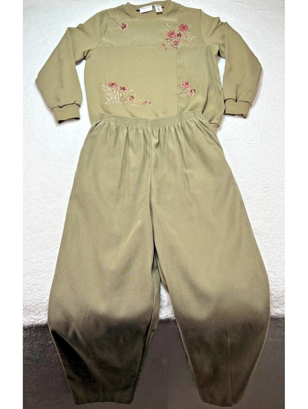 Alfred Dunner Jumpsuit Flowers All Over Green Women's - Top Size Small/Pants 12
